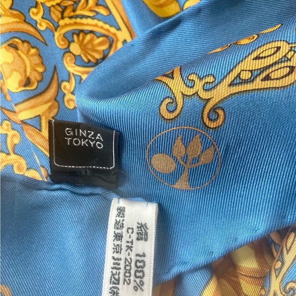 Fabulous silk scarf from WAKO Ginza Tokyo - Picture 8 of 12